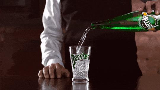 你喝的不是气泡水,是社畜撒不出去的窝囊气