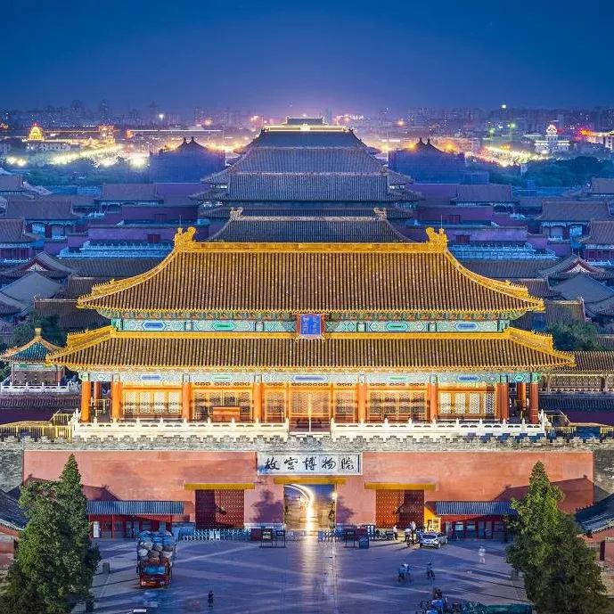 摇滚、坎普、Kaws：狂野又优雅的七月看展指南