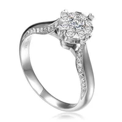 结婚纪念日钻石戒指,结婚纪念日礼物放在奶茶杯里