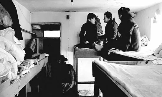 一部中国底层女子图鉴:住2元一天的旅馆,遭家暴,子女不孝