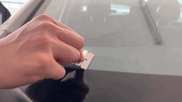 挡风玻璃被崩1毫米怎么修复呢,简单方法修复挡风玻璃