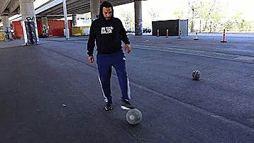 花式足球17个技巧教案,足球赛踢法攻略