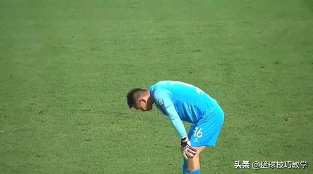 中甲守门员自己开球乌龙球,中超奇葩足球失误视频