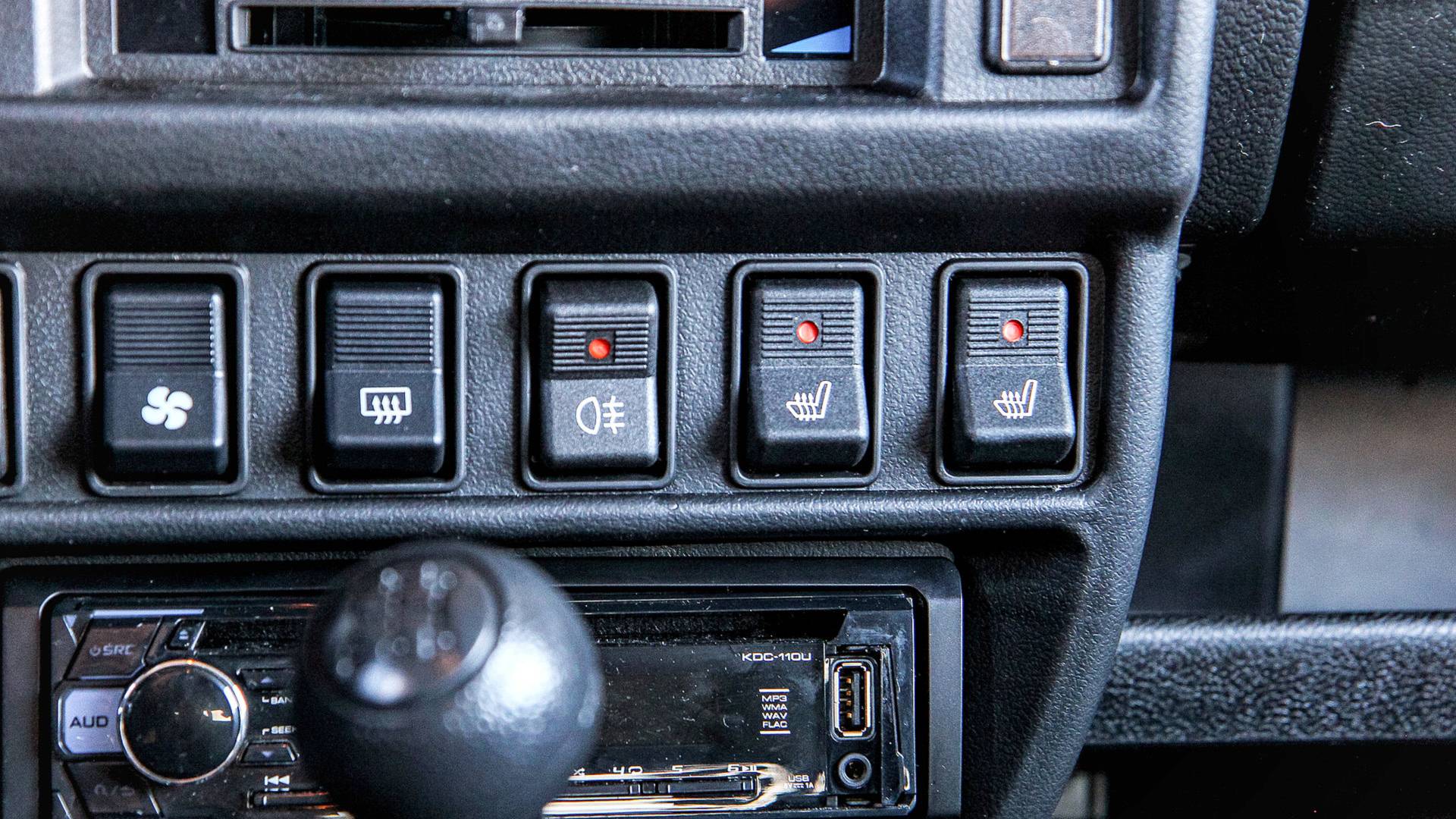 拉达新款泥瓦越野版曝光,五门拉达尼瓦2021款