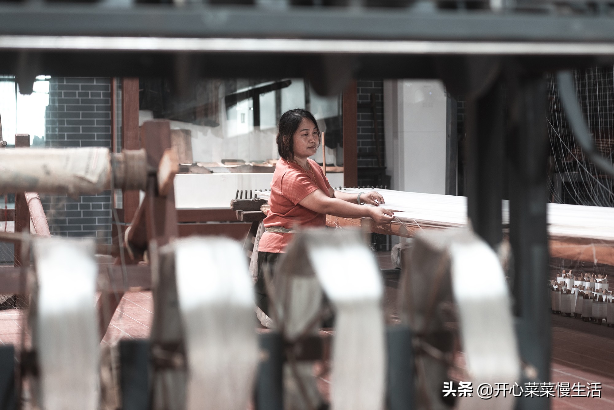 100%的香云纱桑蚕丝套装民国款,穿民国香云纱的女人