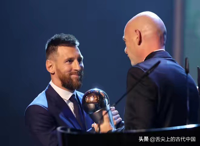 中国男足吃什么海鲜,中国男足球员吃饭