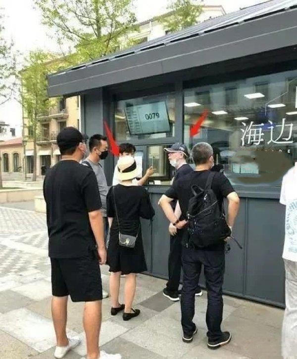 徐帆穿阔腿裤,徐帆黑色半身短裙穿搭