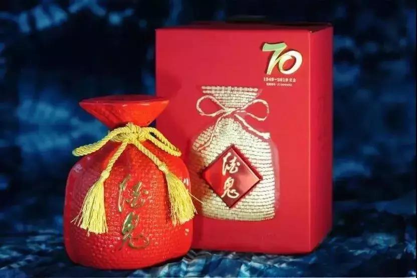 举杯为祖国，这些存世量稀缺的纪念酒你有吗？｜云酒独家