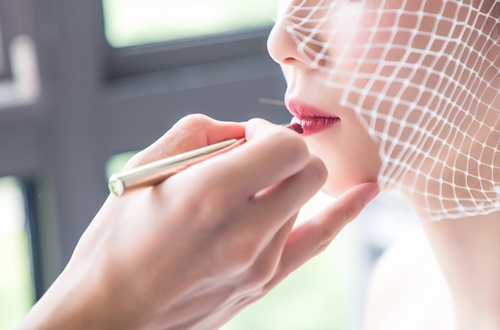 什么唇膏用完嘴唇能变粉色,为什么变色唇膏涂上变玫红色