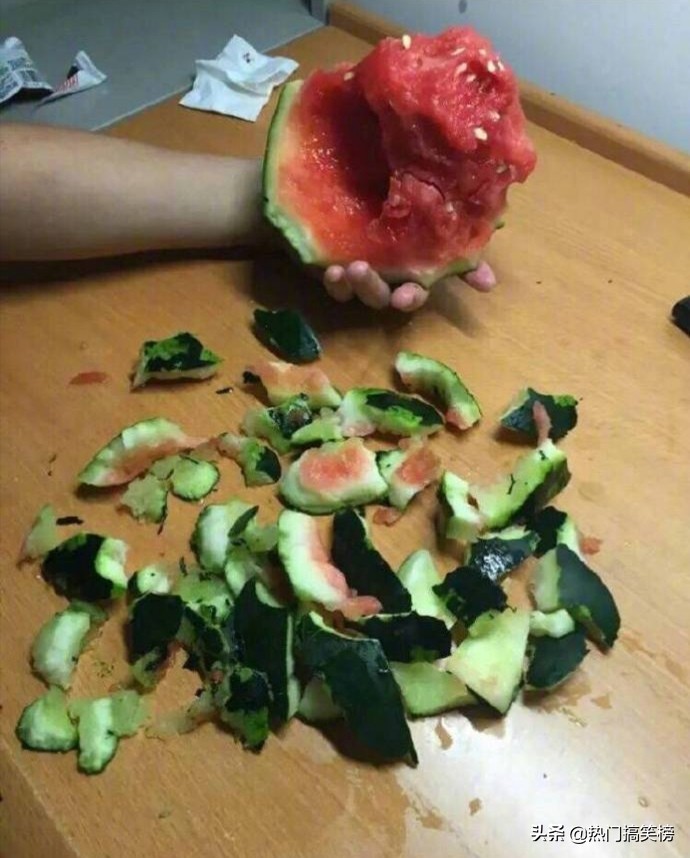 那些沙雕室友，一个室友用脸盆泡袜子*裤内**，我怀疑他在养宠物！