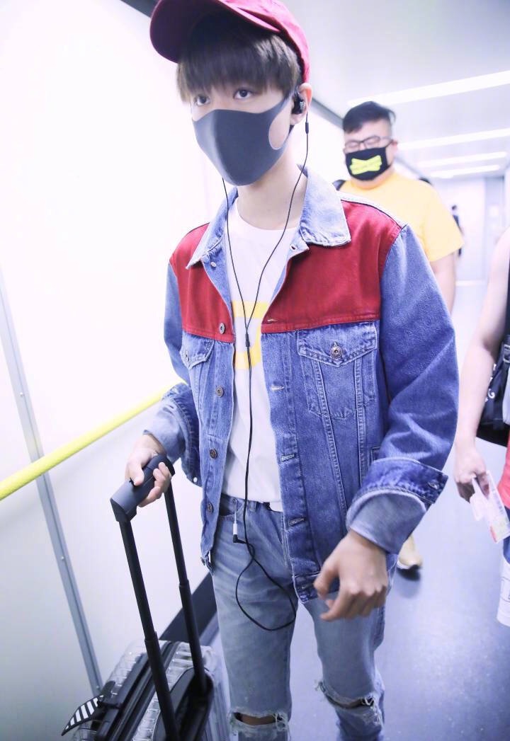 王俊凯牛仔装,王俊凯牛仔少年