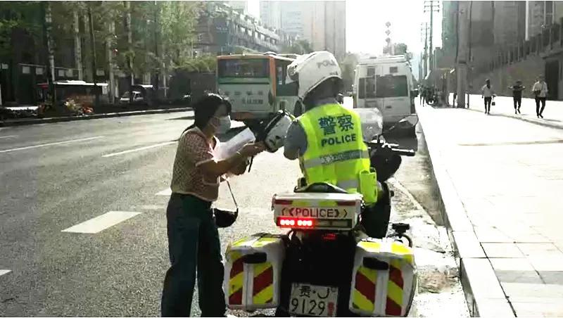 交警全力护航,交警部门全力护航高考