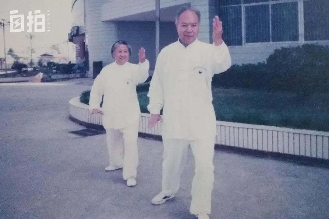 被同龄人刺激,我46岁从国企辞职,卖了上海闹市房,一个人到美国读书