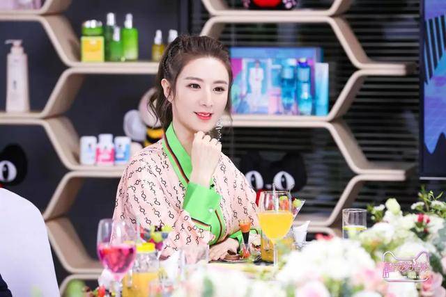 5小时，成交353万：带货一哥李佳琦的直播带货技巧，