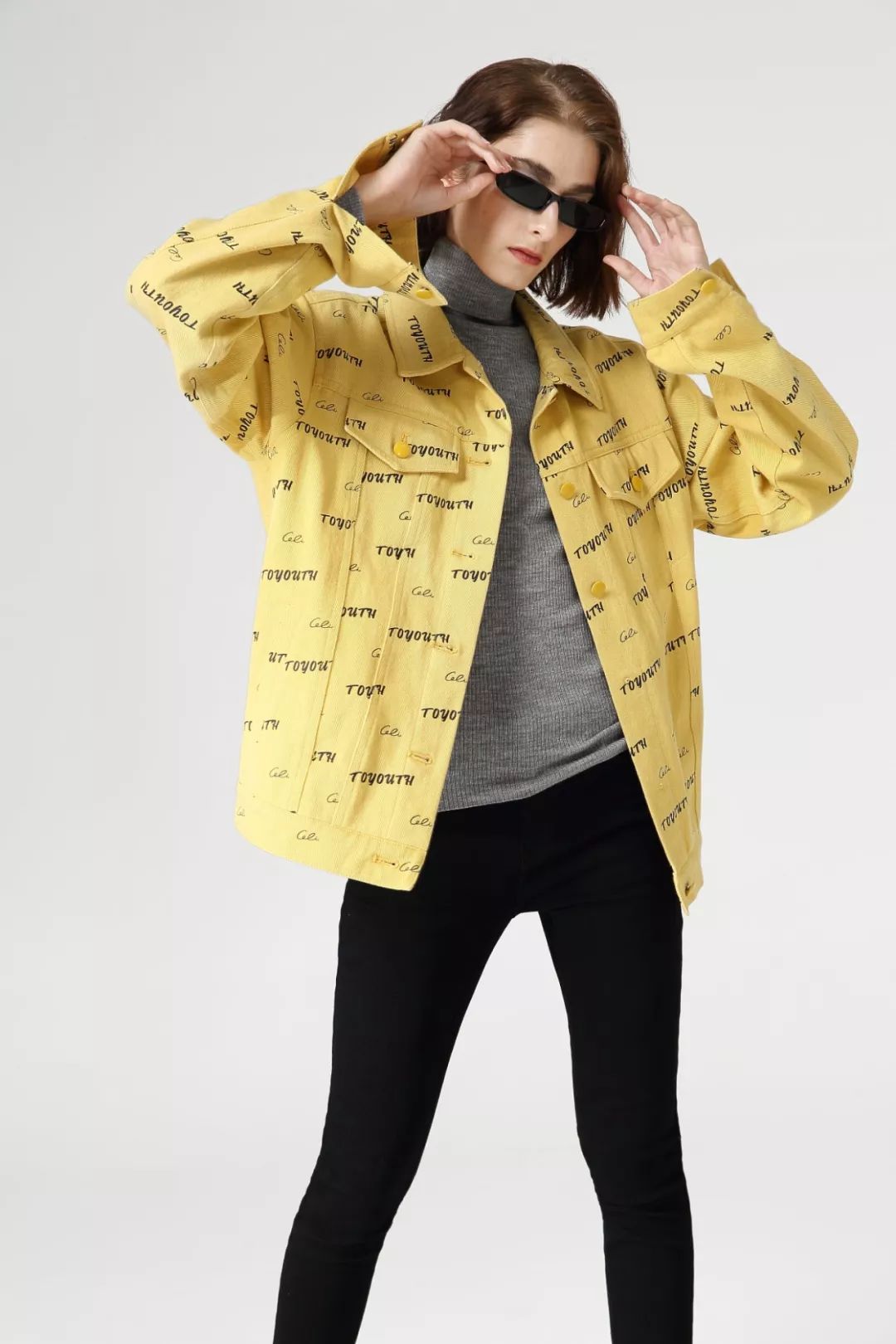 穿搭各种外套,中长款牛仔外套怎么搭配好看夏天