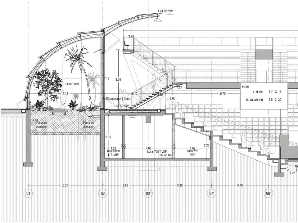 玻璃温室环绕着的红土网球场-Simonne-Mathieu网球场，巴黎