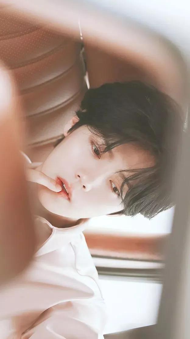 鹿晗壁纸‖“所有苦难与背负尽头，都是行云流水般的此世光明”