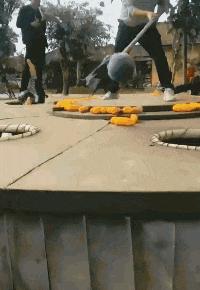 看了整整七分钟，他们最终还是上去了