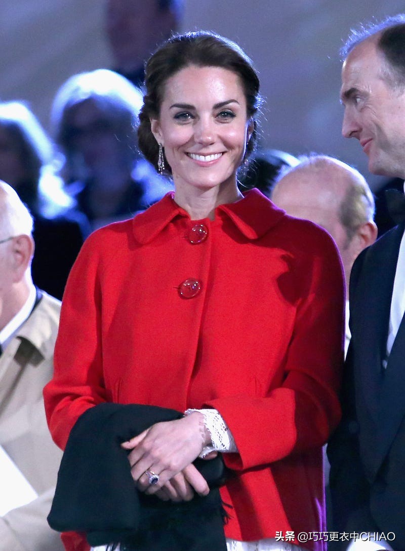 凯特近期穿搭照片,凯特zara蓝色格纹连衣裙