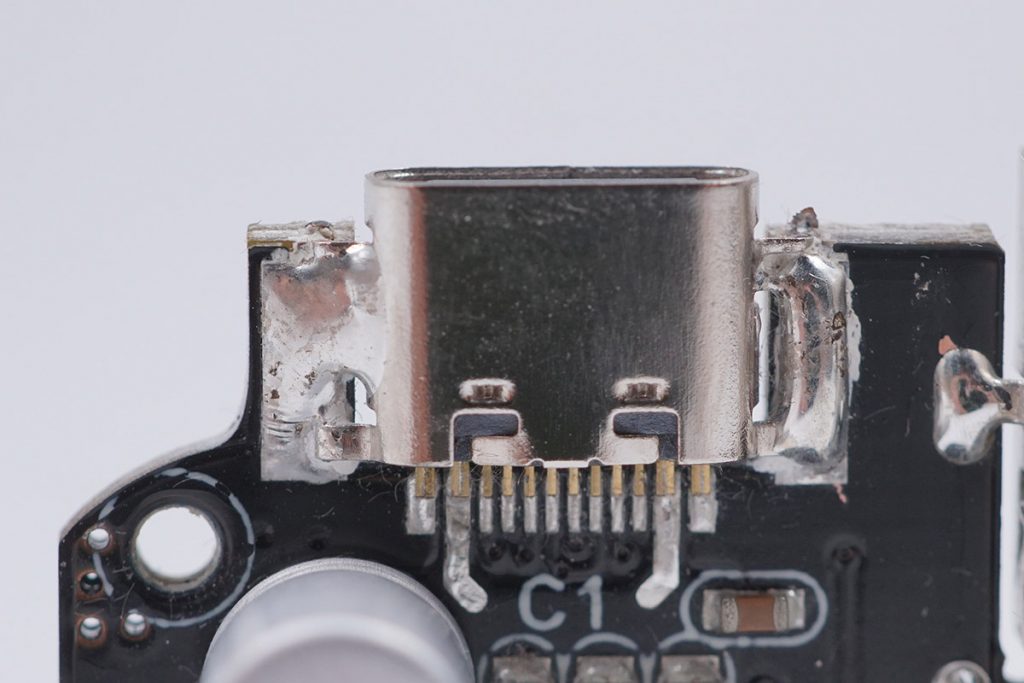 巨能移动电源拆解,绿巨能移动电源评测