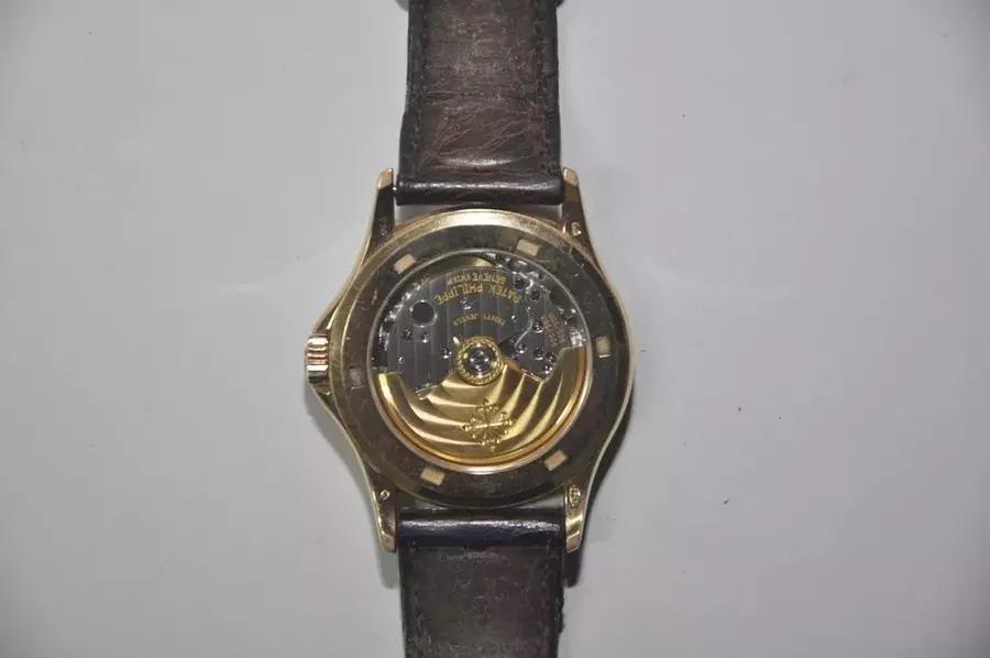 副厅长的表：原价1030万、估价800万、起拍720万