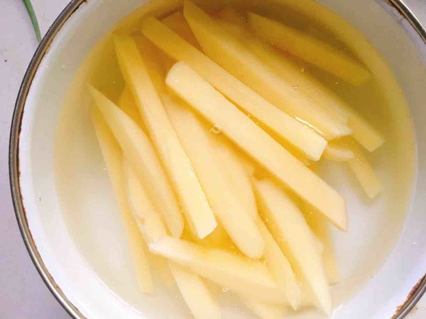 薯条炸出来软趴趴,炸薯条软趴趴的怎么回事