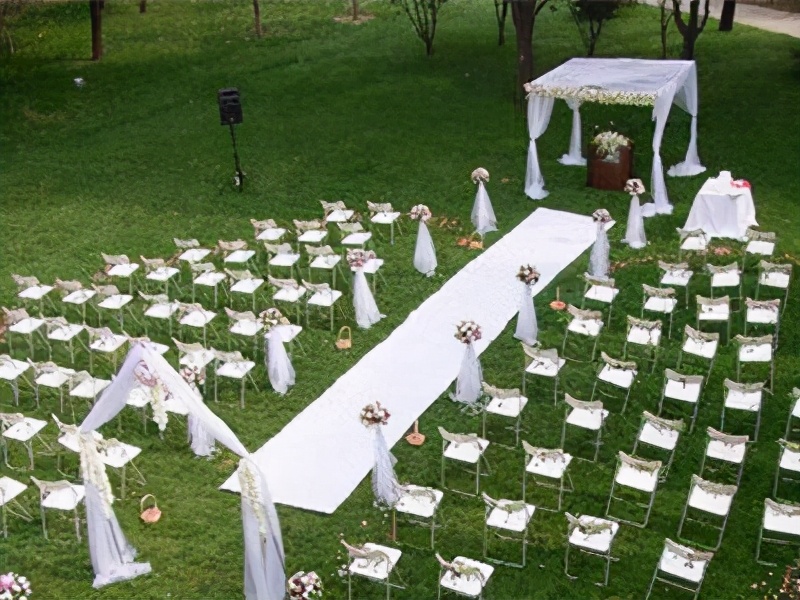 自己如何布置草坪婚礼的攻略,草坪婚礼怎么搭建技巧图解
