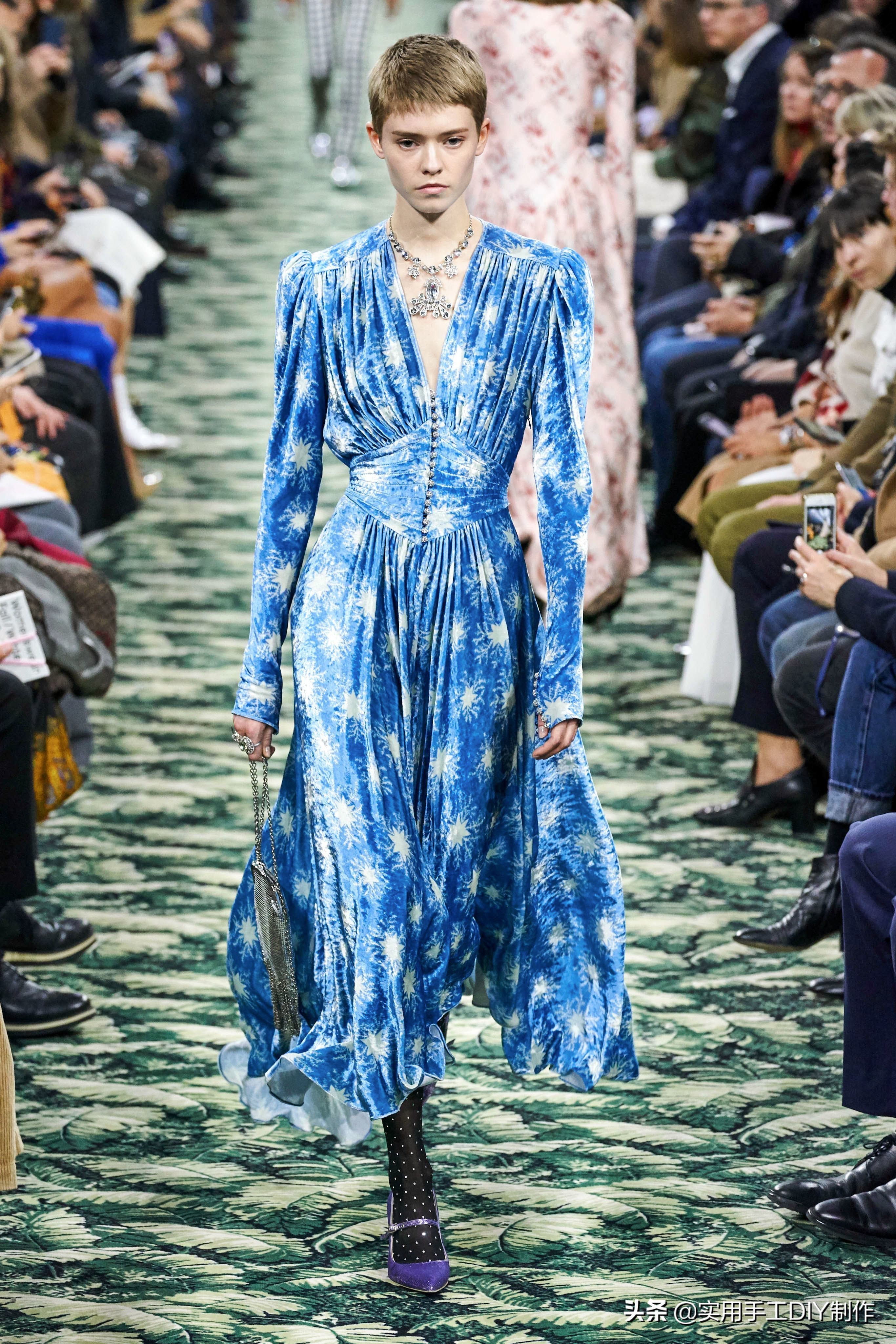 时装周pacorabanne系列2020,pacorabanne2021春夏系列金属长裙