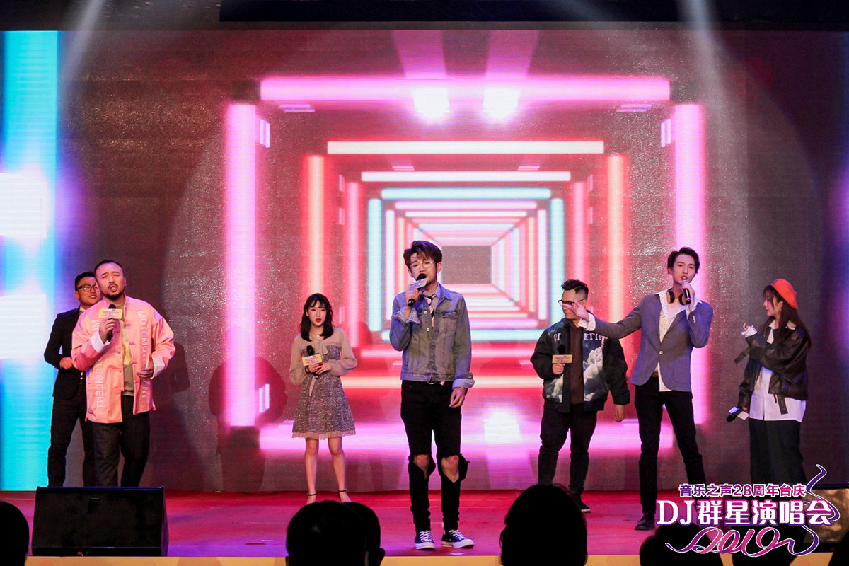 tvb星光熠熠贺台庆片尾曲,音乐之声晚会唱歌