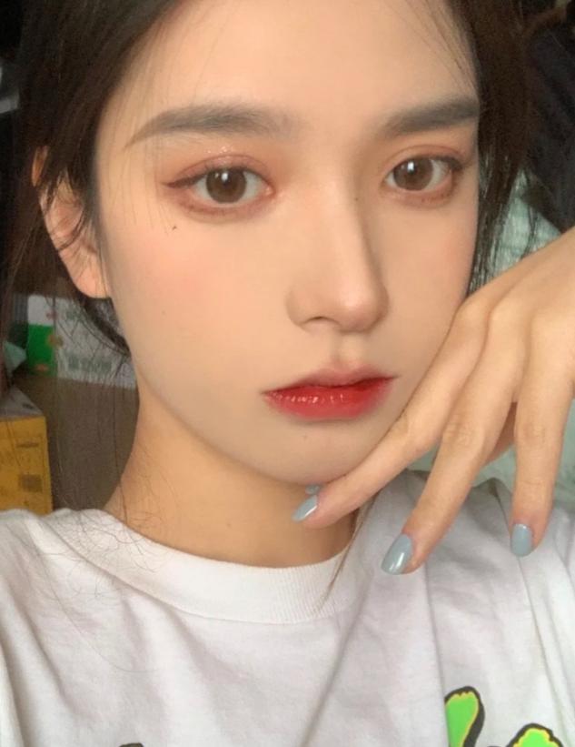 有品位的女人都不会跟风买口红，这几款大牌中的冷门色，高级独特