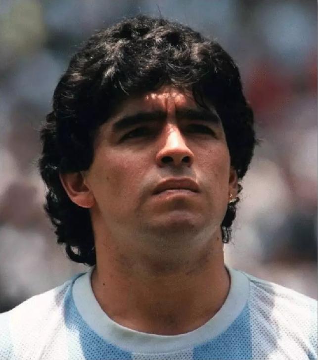 马拉多纳当教练惹争议,球王马拉多纳的传奇一生