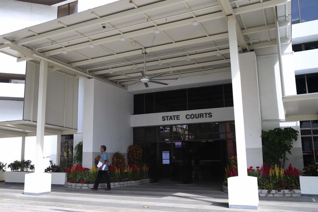 马来西亚女老师被曝出轨16岁学生,新加坡女老师和男生交往