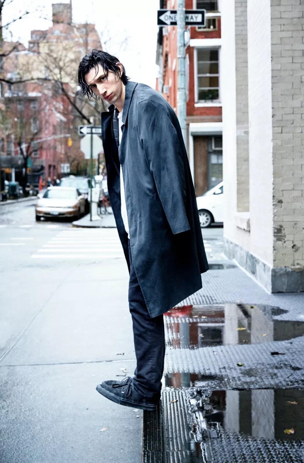 “寡姐”奉献了最好的演出，但它更有可能奥斯卡称帝。