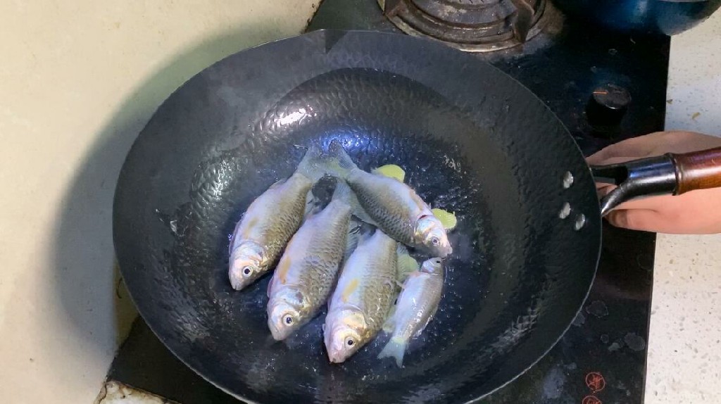 炖鱼要不要熬老汤,炖鱼需要注意些什么