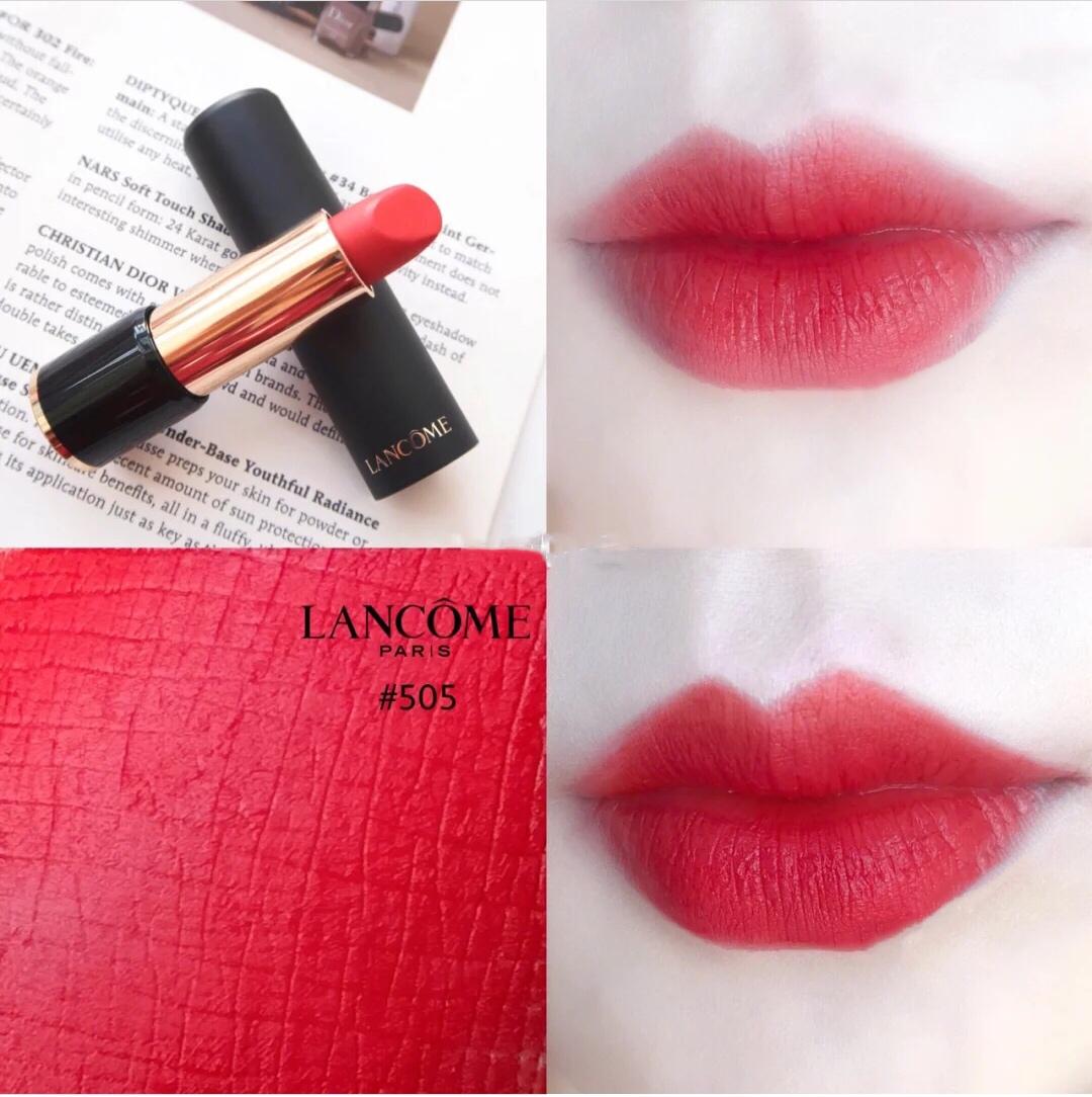 化妆包里都应该有什么,化妆包里必备的东西