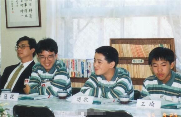 胡歌的魅力到底有多大,胡歌为什么重回演艺圈