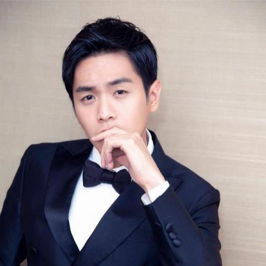 脸上有很多痣的男生代表什么,男人脸上有哪些痣不好图片