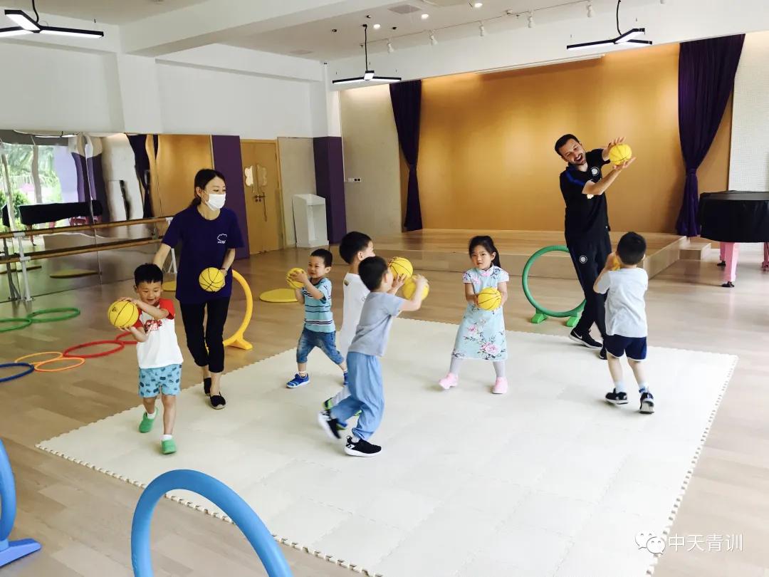 青训足球训练内容安排,入门足球青训训练计划