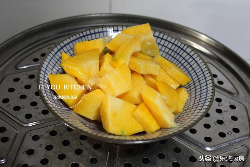 用筷子一卷的花卷,筷子压花卷做法