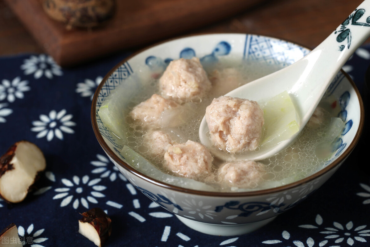 炸筋道肉丸子的家常做法大全,牛肉丸子怎么做又滑又嫩还筋道