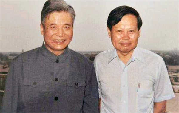 霍金牛顿爱因斯坦谁最厉害,牛顿和爱因斯坦谁的科学能力厉害