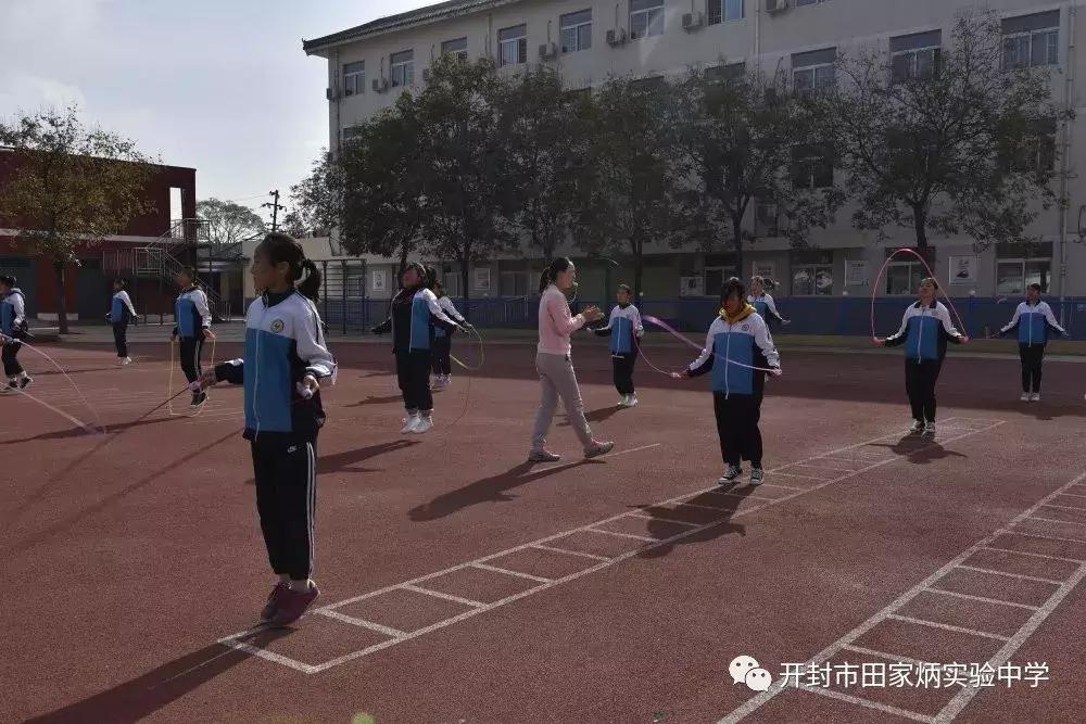 学校开展青年教师赛课活动,学校举行中青年教师优质课比赛