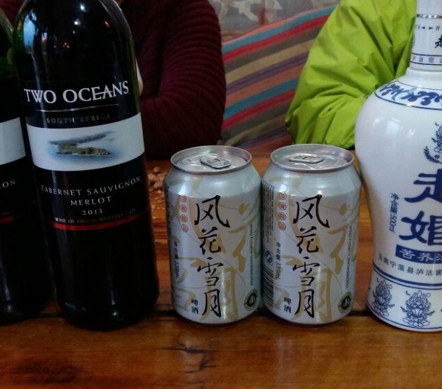 白酒红酒和啤酒哪个代谢快,啤酒红酒白酒哪种酒对胃伤害最大