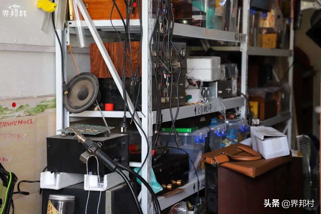 别小瞧这个二手音响店，有的是我们买不起的好宝贝，平时都藏着呢