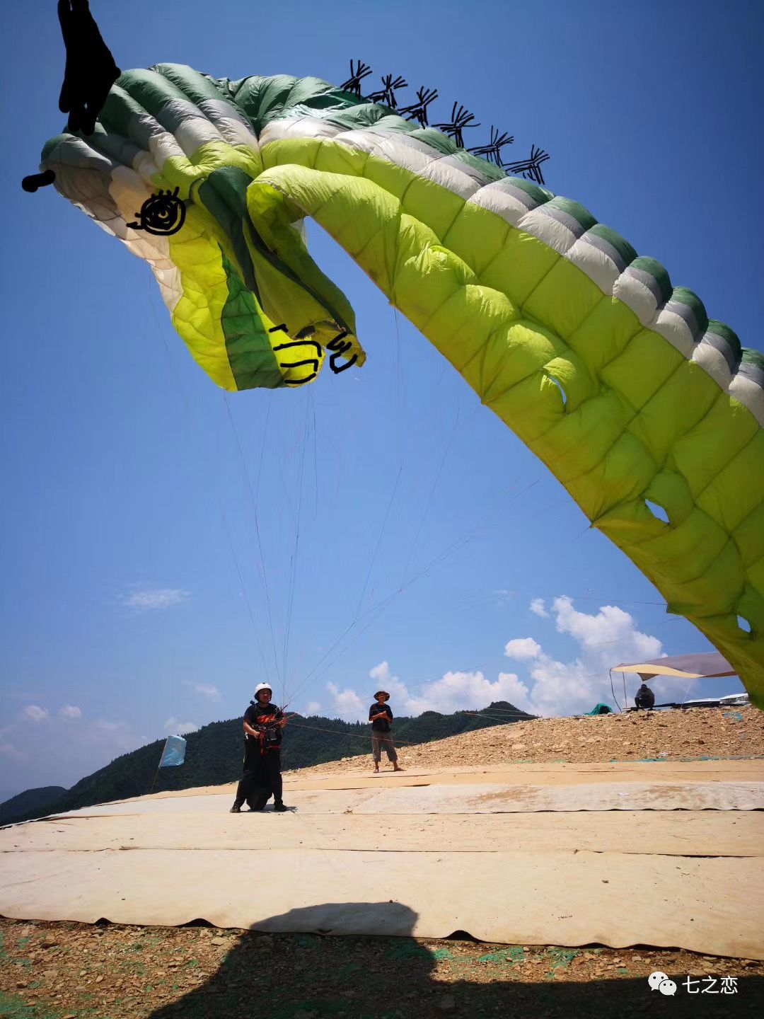 羽人的梦想与友情中国的Jetman涡喷飞翼初次试飞现场见证
