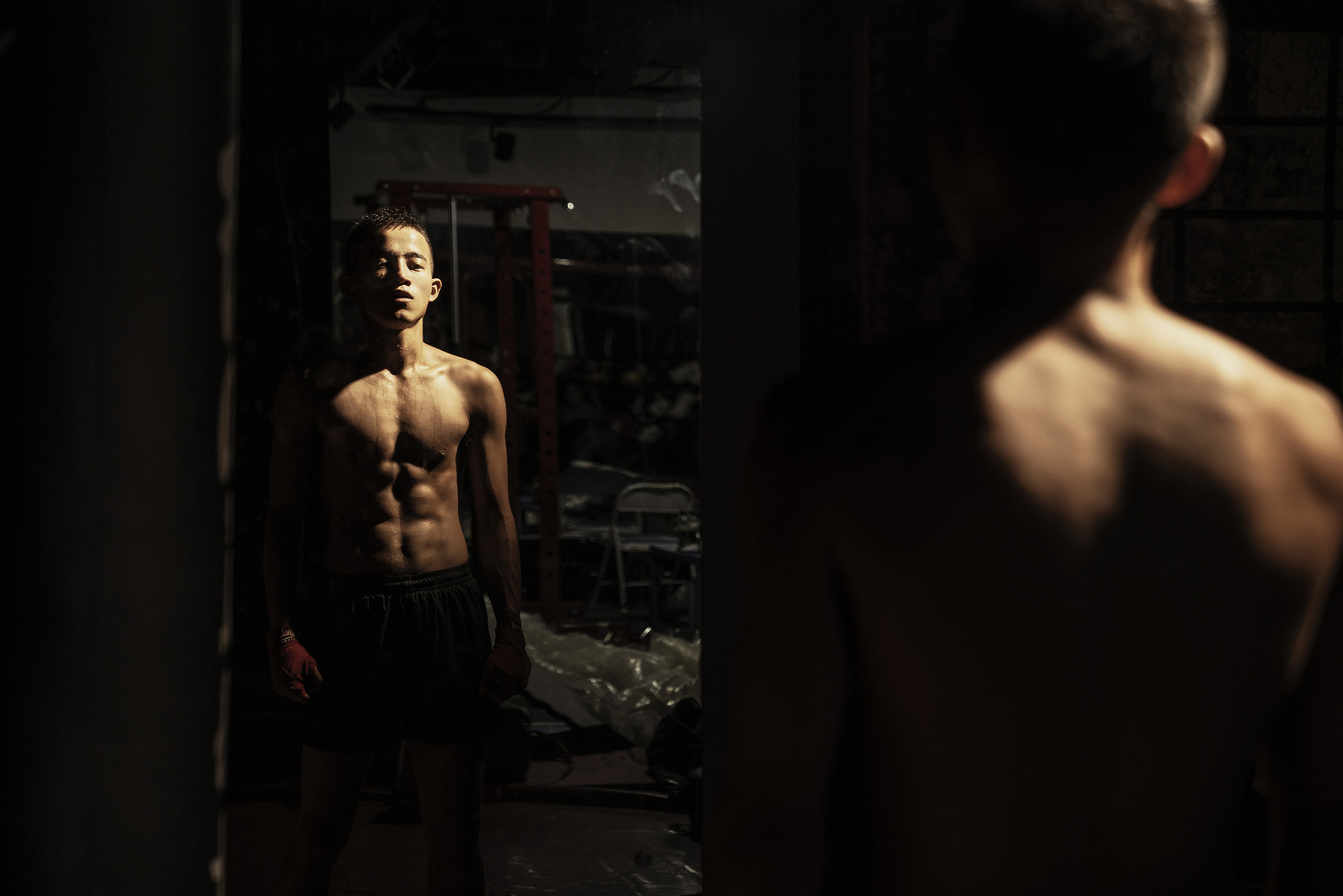 周政杰拳击写真荷尔蒙满满动作霸气充满魅力