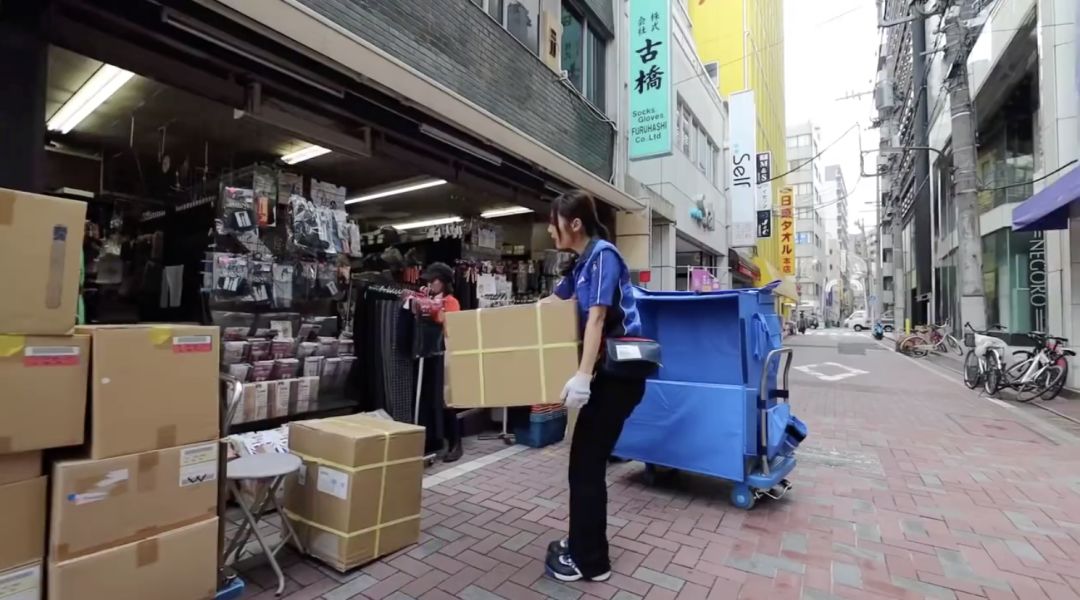 日本女快递员工作一天,日本快递女员工