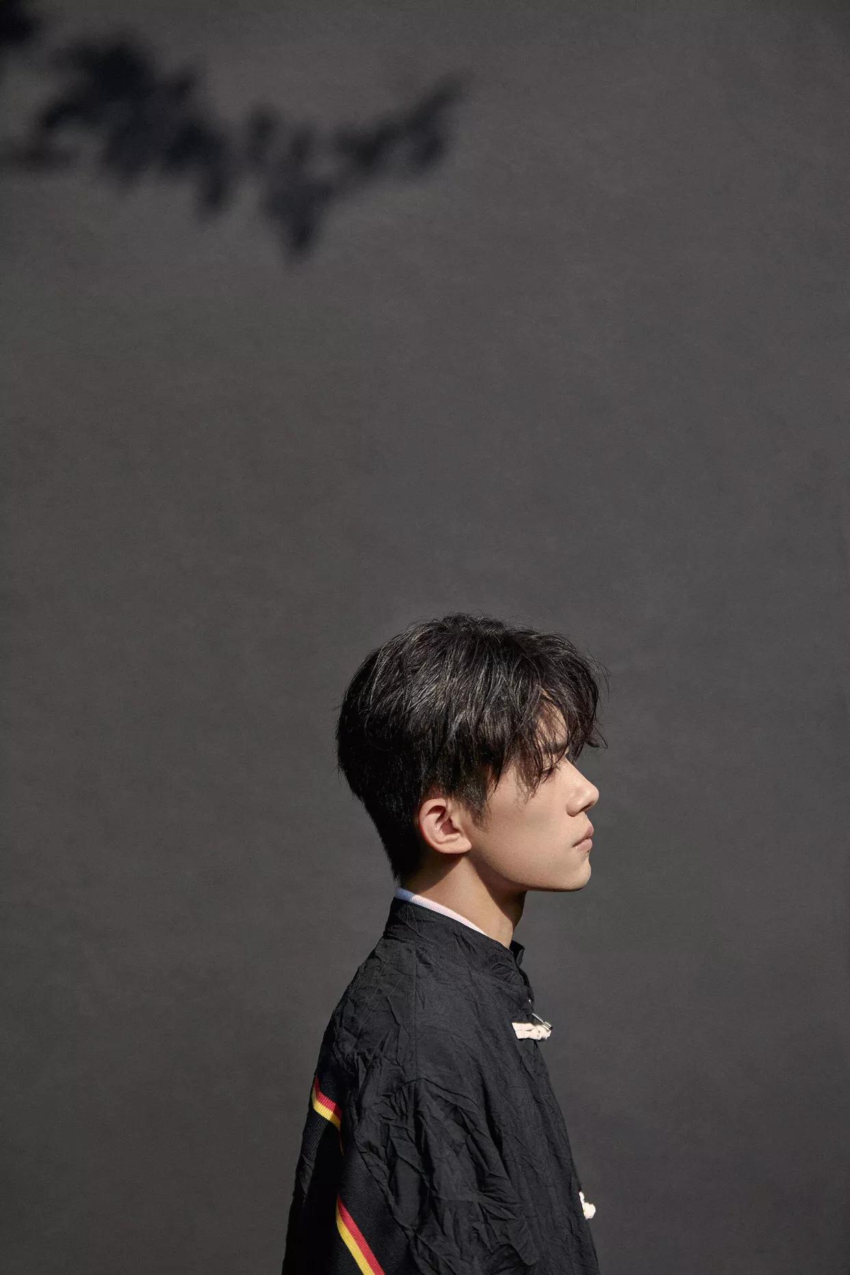 用一句话概括易烊千玺近期的事情,人物易烊千玺两万字专访