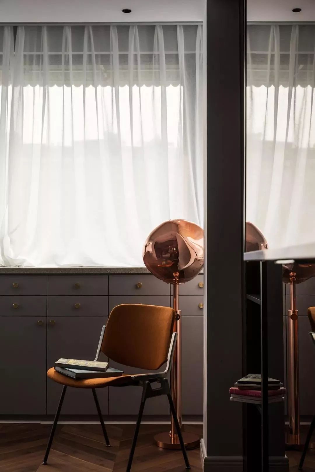 28岁成都女孩180㎡豪宅爆红！砸100W做1室3个衣帽间：壕无人性