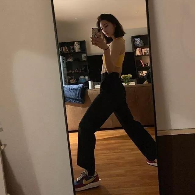 日本小野模突然爆火，*服私**穿搭也超出众，女大佬形象太抢眼